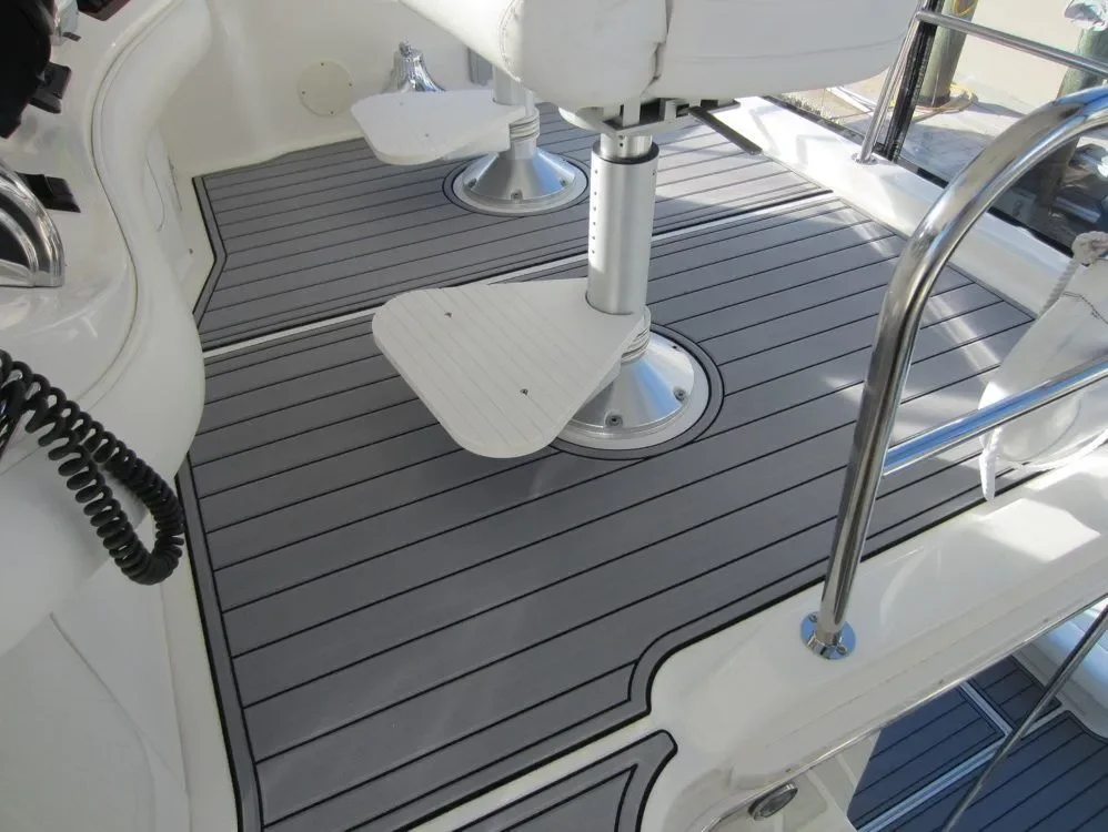 Boat floor with custom logo